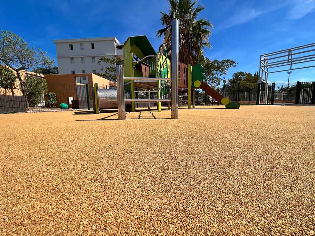 courd2-1024x768 Aire de jeux urbaine moderne et ensoleillée